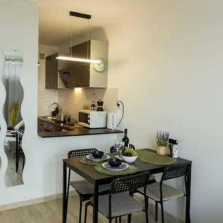 Marszalkowska 111a - Good * Varsovia